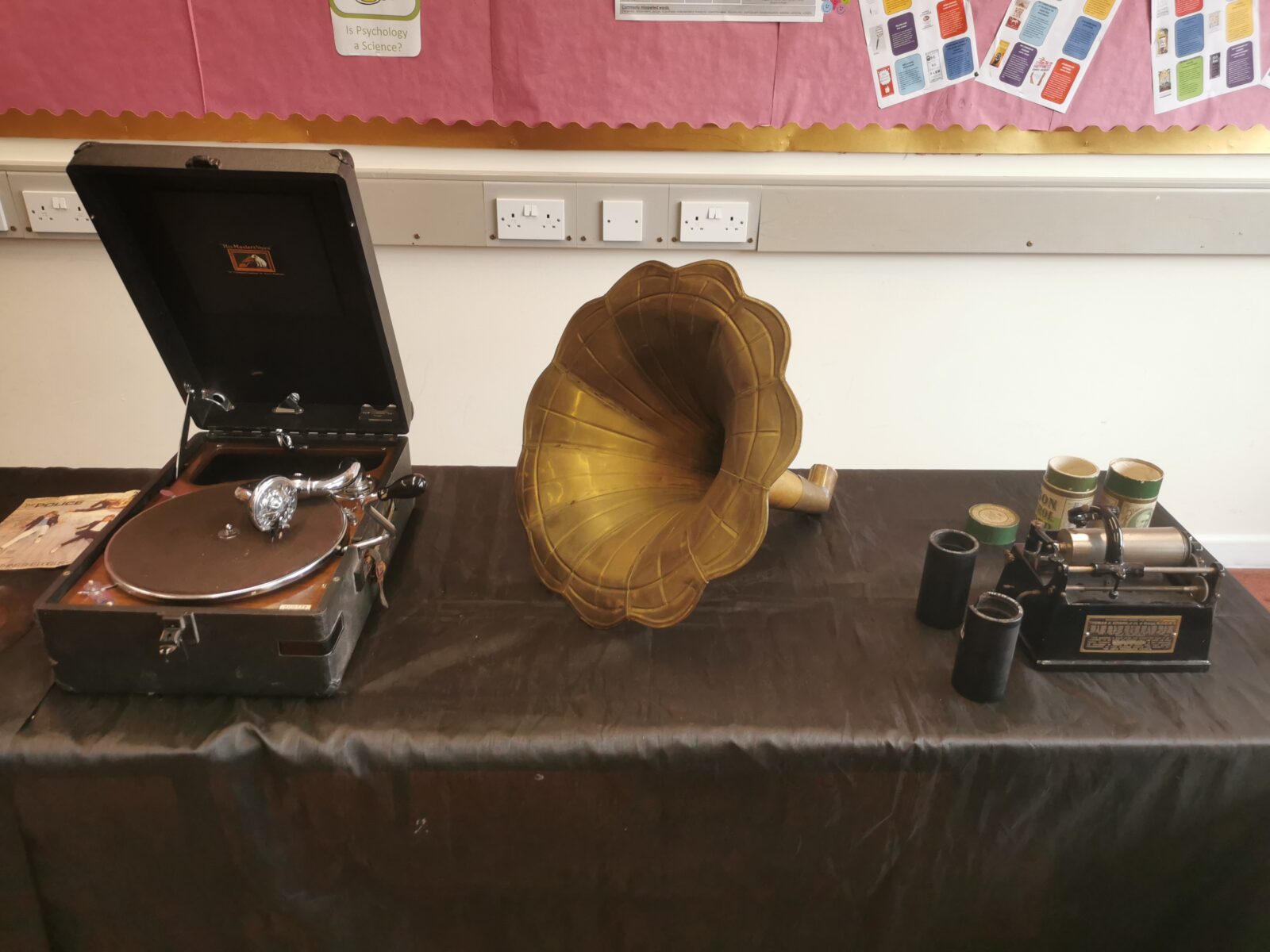 Gramophone and phonograph